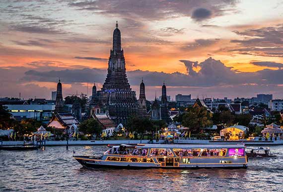 Il Wat Arun al tramonto: esplora Bangkok con i nostri tour della Thailandia personalizzati